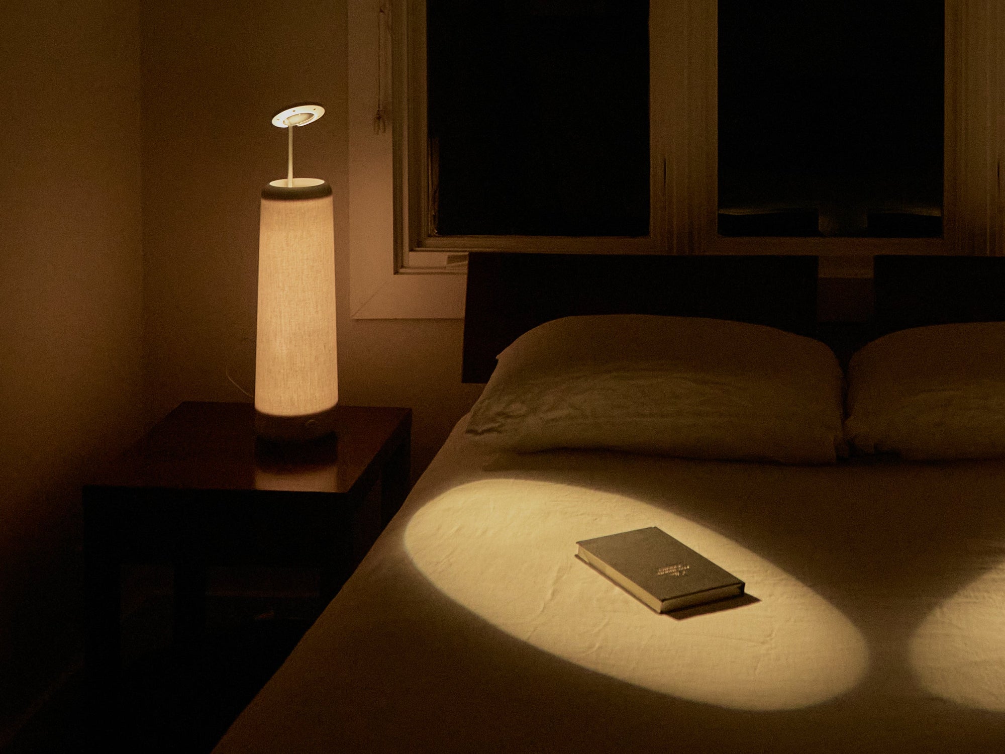 What Makes the Best Bedside Reading Lamp? 8 Features to Look For